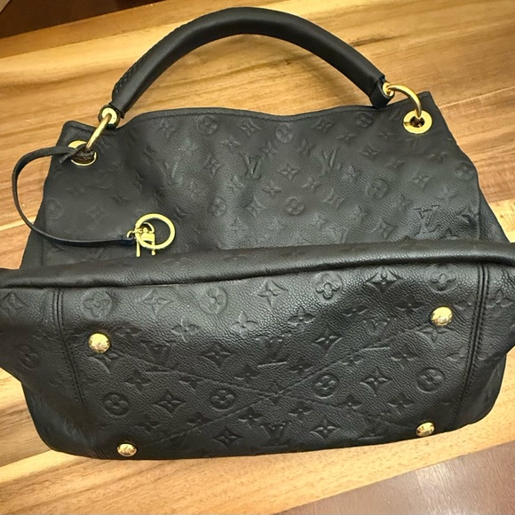 Elegant Black Designer Shoulder Bag - Picture 2 of 7